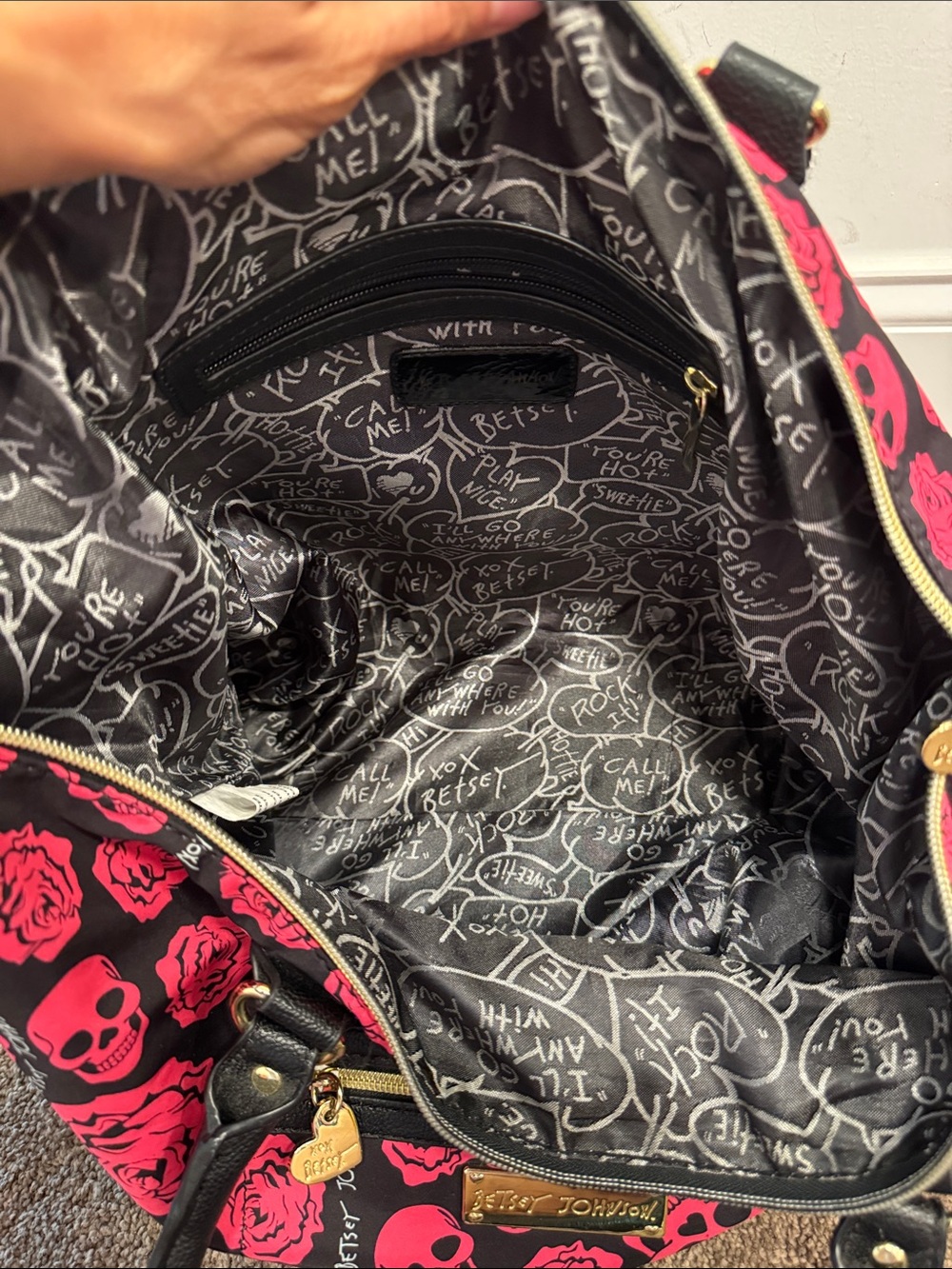 Betsey Johnson Black & Hot Pink Skull and Rose Tote travel bag purse - Picture 7 of 8